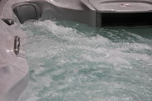 Spa, jacuzzi en extérieur au cœur de notre parc arboré, hauteurs de Saint Etienne, proche monts du Lyonnais et Vallée du Gier