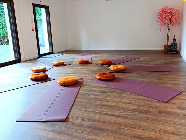 Salle de réception de groupe, adaptable pour les conférences, entreprises, ateliers collectifs avec toilettes, cuisine, wifi